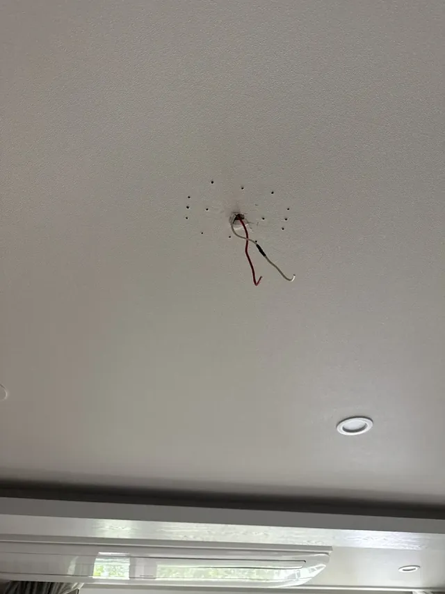 천장실링팬 시공 전 배선 사진