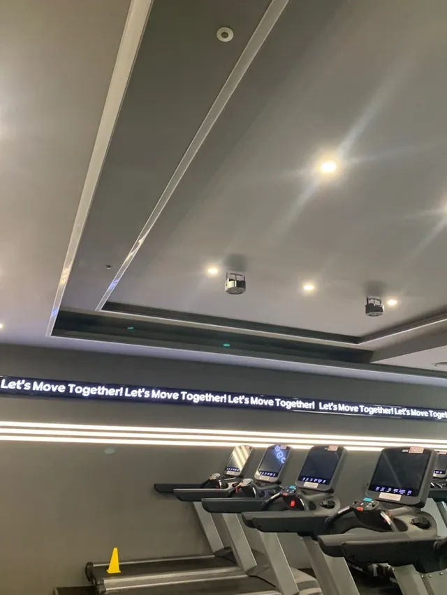 피트니스센터 러닝머신 구역 천장실링팬 시공 전 사진